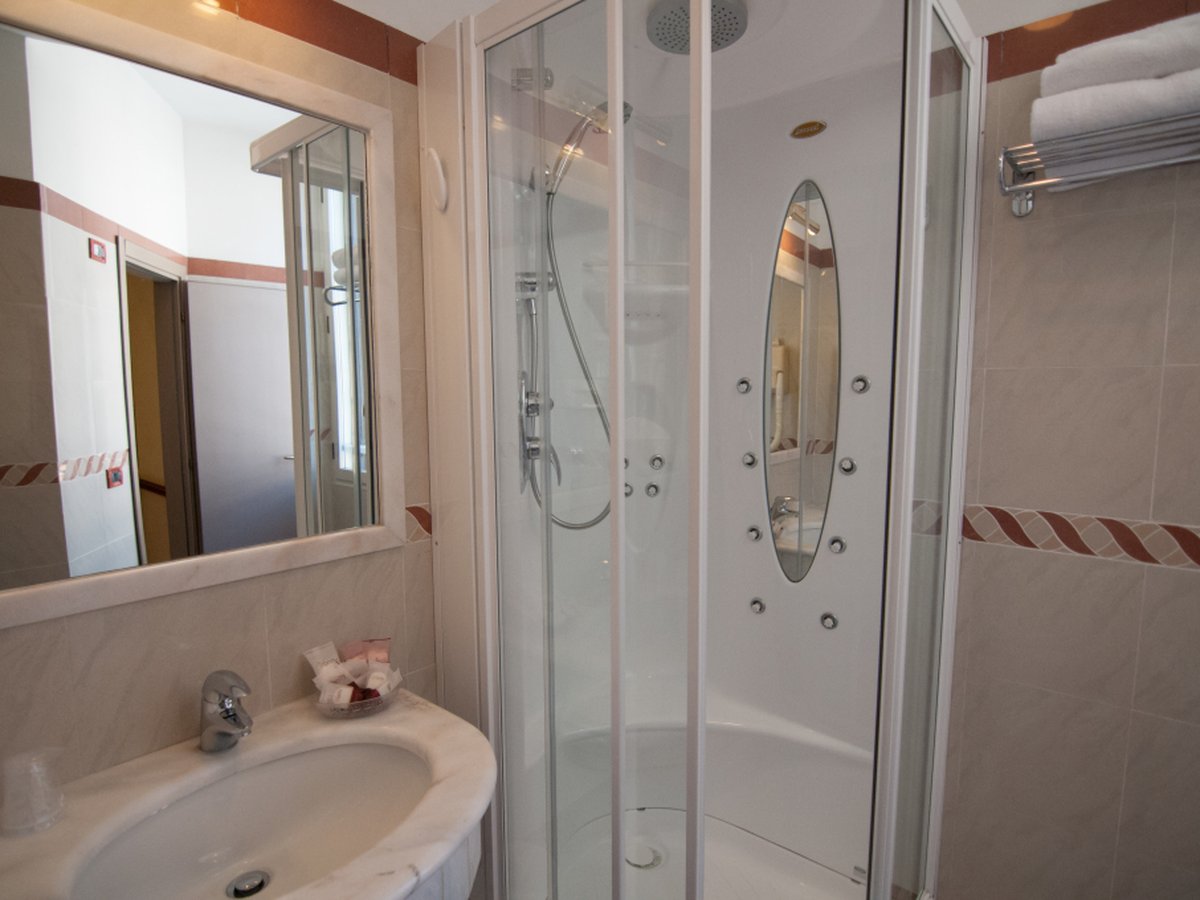 Palladium Palace Hotel - Bathroom Photo